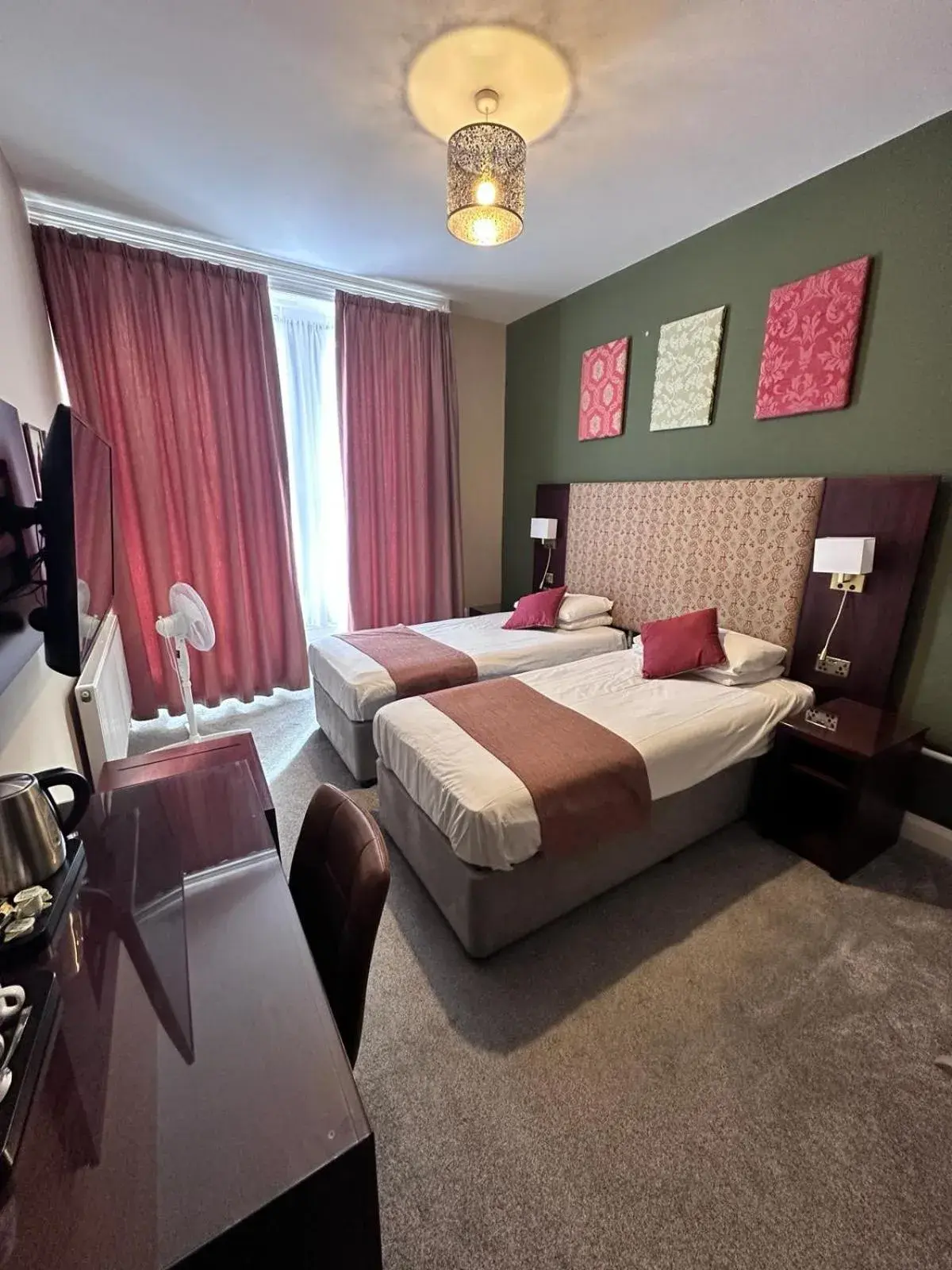 Deluxe Twin Room in Acacia Hotel